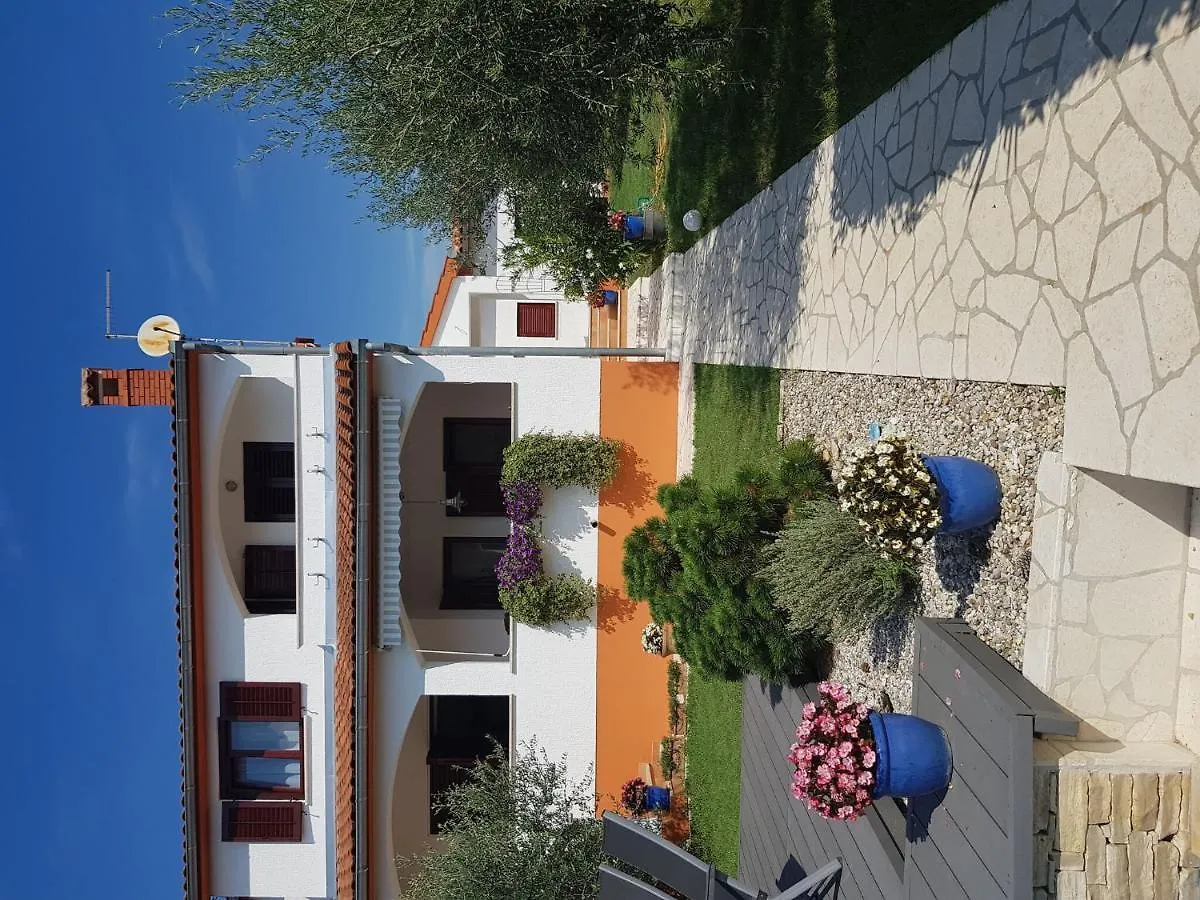 Attractive Holiday Home In Vabriga Tar-Vabriga
