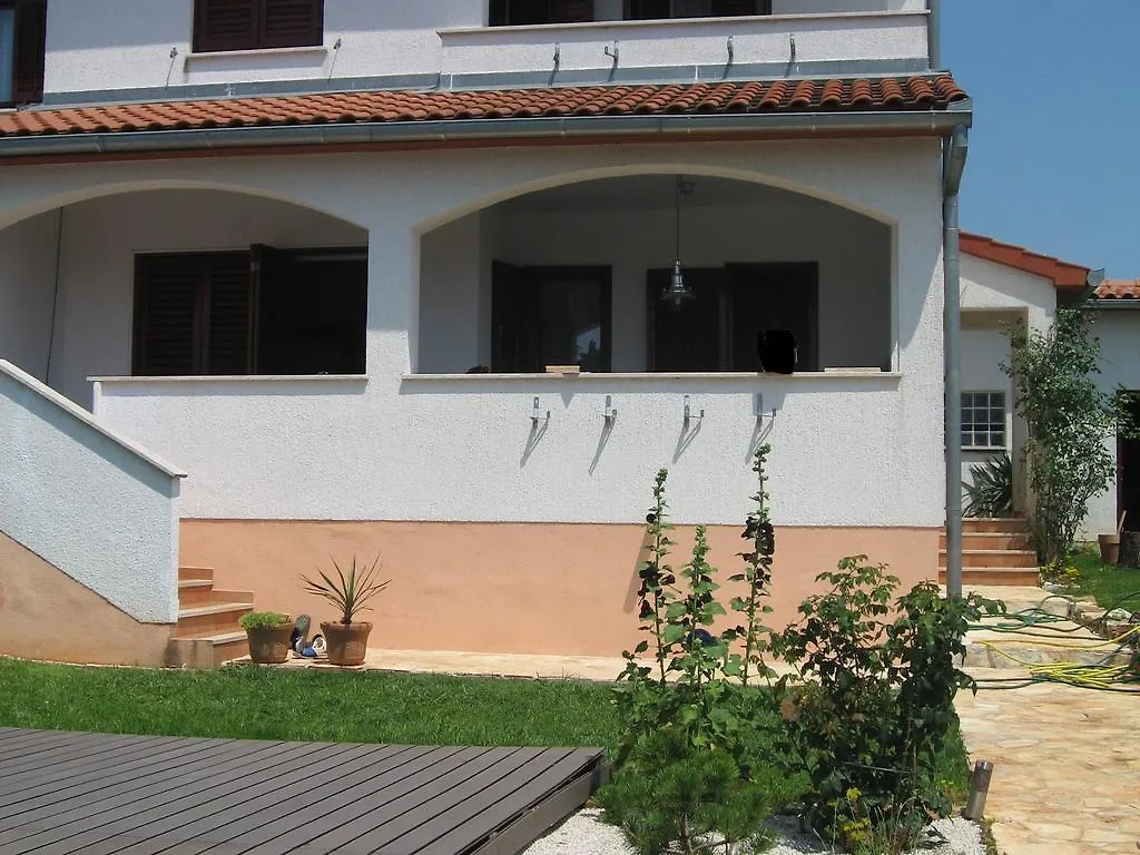 Attractive Holiday Home In Vabriga Tar-Vabriga