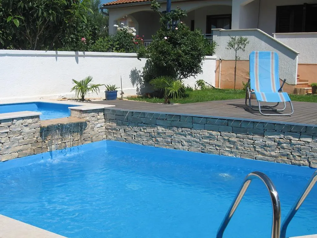 Attractive Holiday Home In Vabriga Tar-Vabriga